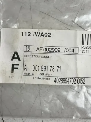 Mercedes A205 C205 S205 rechts vorne Kotflügel Befestigungsclip 0019917871 Neu - Bild 5