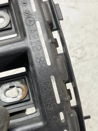 Mercedes Benz W212 Stoßstangen Halter Rechts Hinten A2128850865 - Bild 3