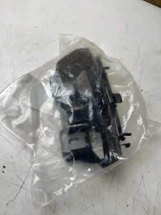 Mercedes W205 C-Klasse Stoßstange Halter Seitenführung hinten rechts A2058851965 - Bild 3