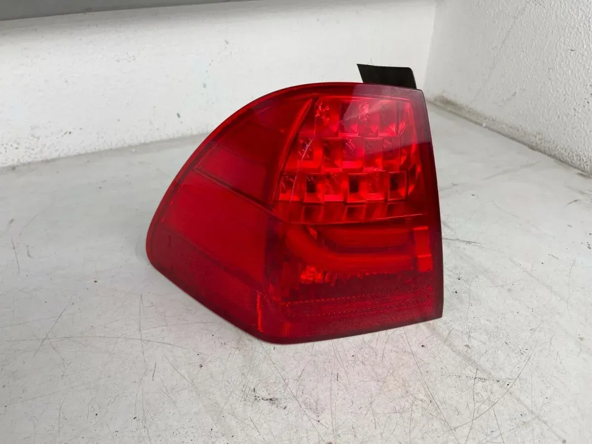 BMW E91 LCI Rücklicht links aussen  7289431 - Bild 1