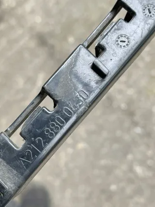 Mercedes-Benz W212 E-Klasse Seitenführung Rechts Kombi   A2128800430 - Bild 3