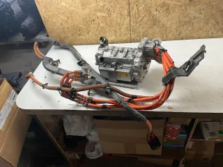Mercedes Benz C-Klasse W205 Hybrid Spannungswandler Wechselrichter A2059000417 - Bild 1
