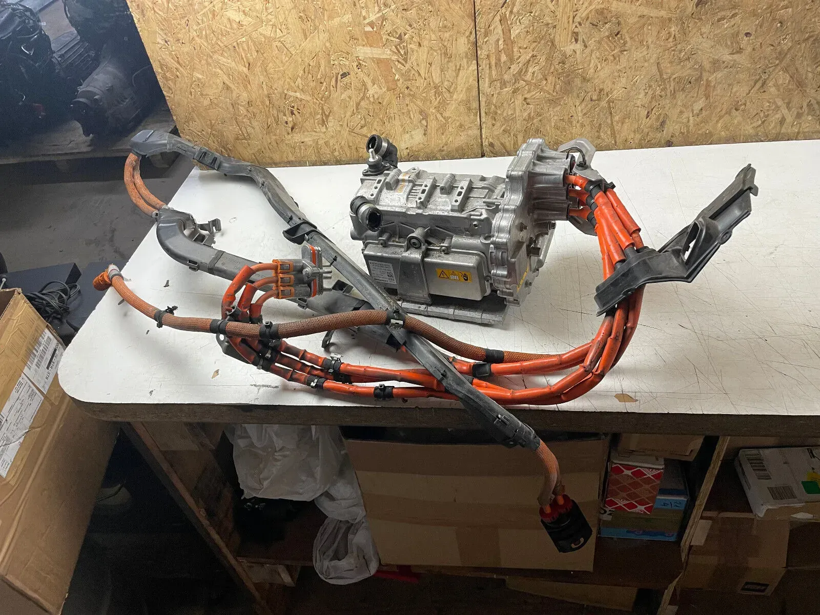 Mercedes Benz C-Klasse W205 Hybrid Spannungswandler Wechselrichter A2059000417 - Bild 1