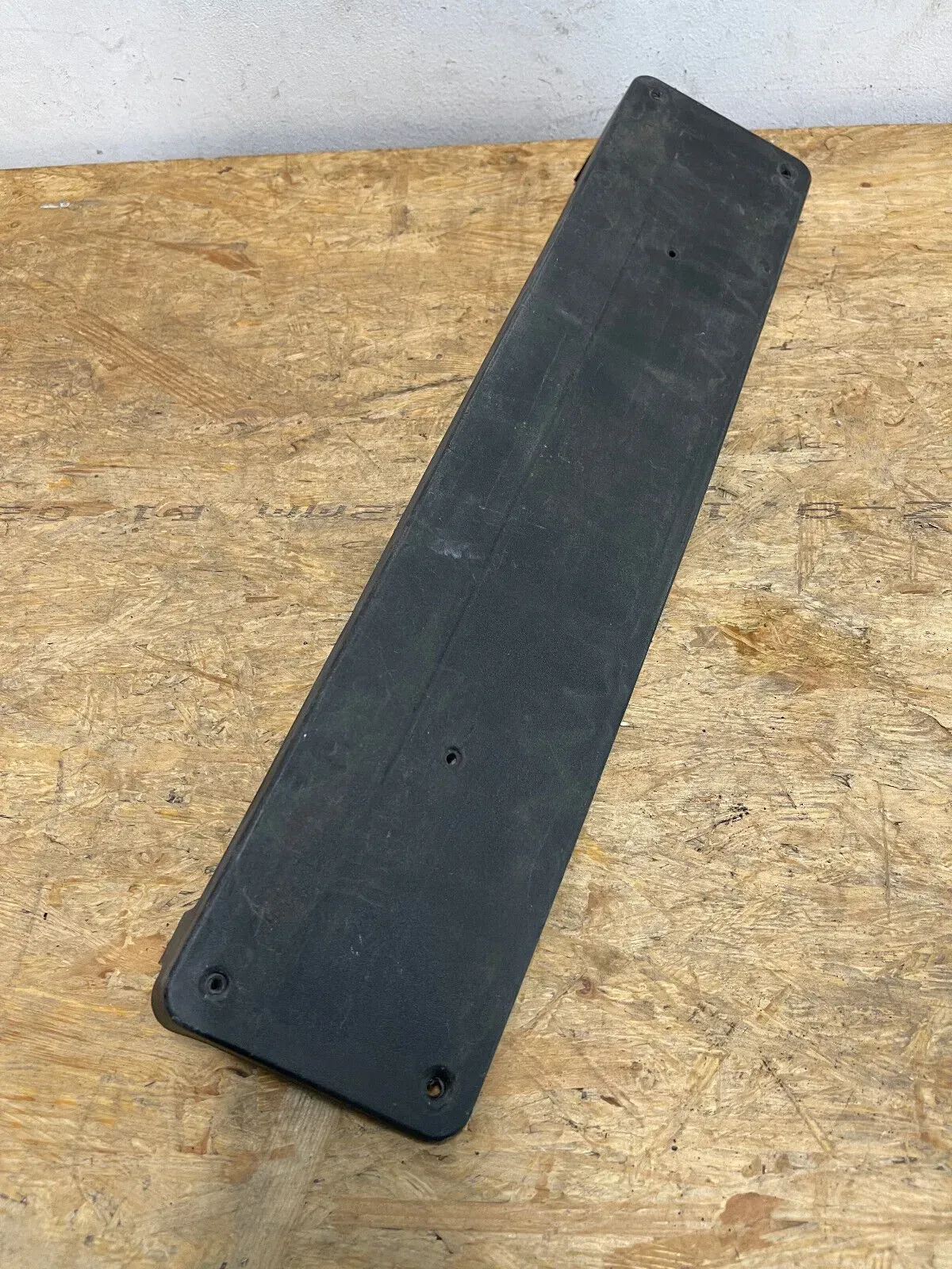 Mercedes W203 C-Klasse Kennzeichenhalter Kennzeichenblende 2038852981 - Bild 1