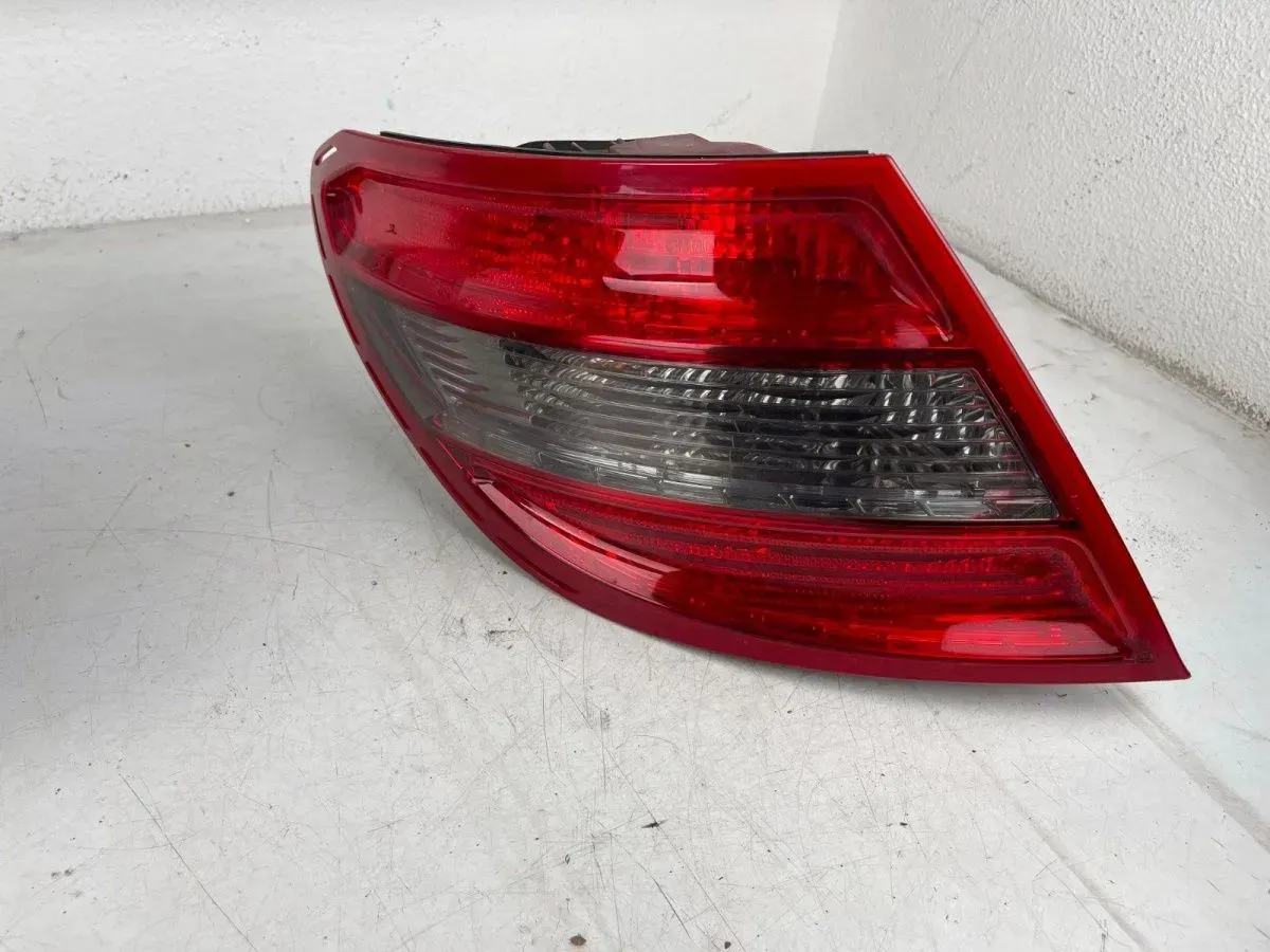 Mercedes W204 Rücklicht links A2048202964 - Bild 1