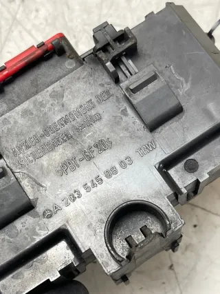 Mercedes Benz C Klasse W203  Sicherungskasten Batterie A2035450803 - Bild 4