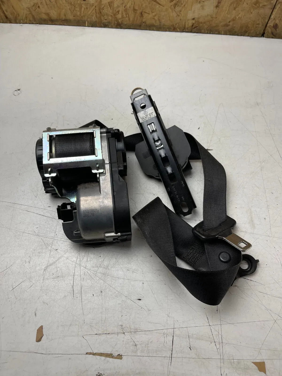 Mercedes-Benz W164 ML Sicherheitsgurt Gurt Vorne Rechts  A2518603885 - Bild 1