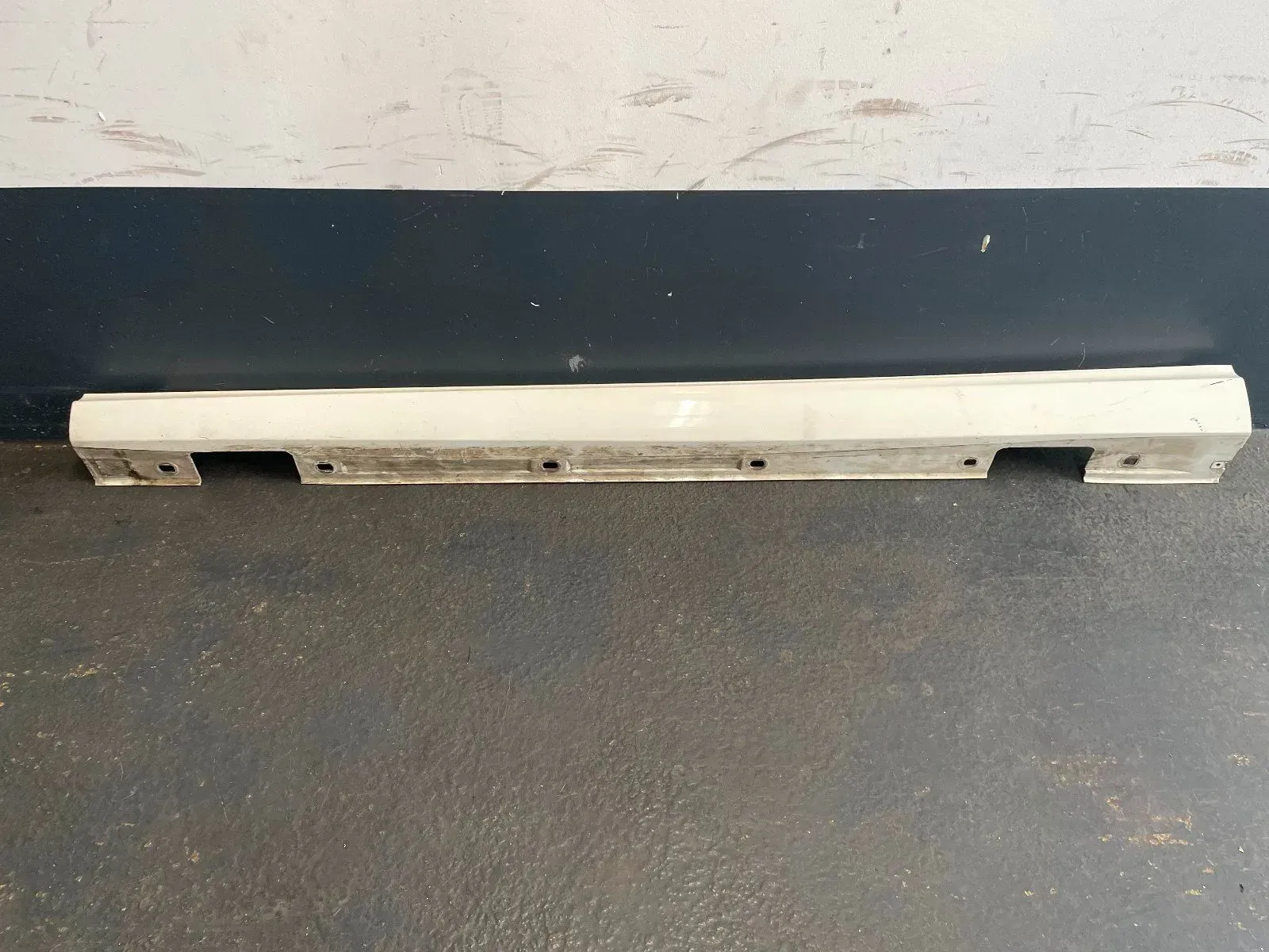 Mercedes Benz W246 W176 W117 Seitenschweller Links A2466901340 - Bild 1