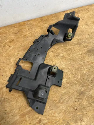 Mercedes C Klasse W205 Halter rechts A2058850200 - Bild 1