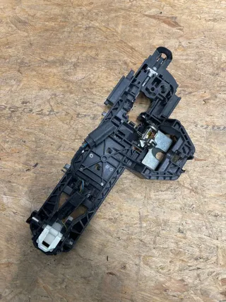 Mercedes-Benz E-Klasse W204 (W212) Türgriffträge vorne rechts A2047602434 - Bild 2