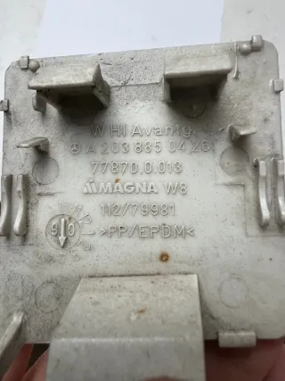 Mercedes Benz C Klasse 203 Kappe Blende Deckel Abschleppöse Hinten	A2038850426 - Bild 3