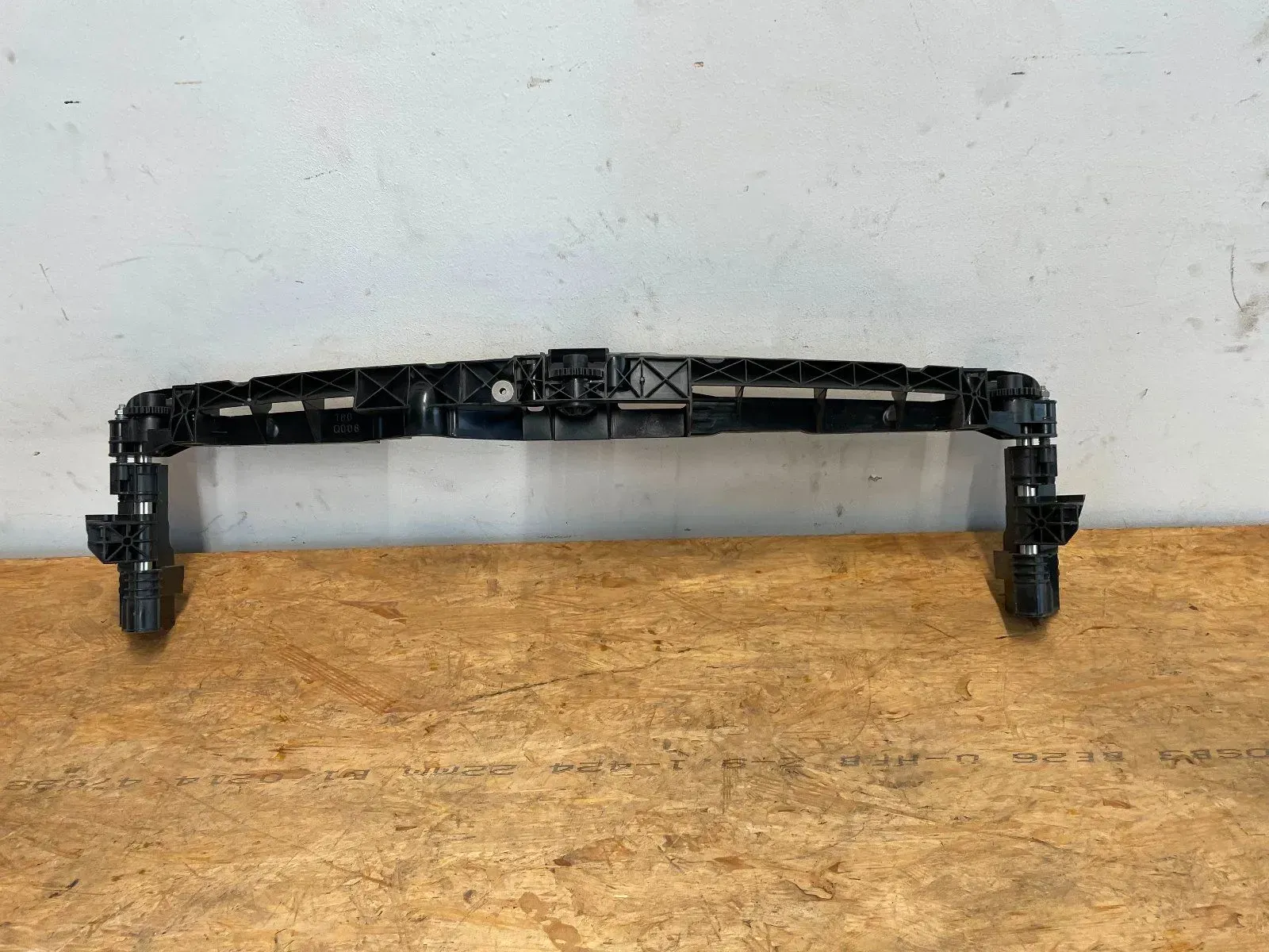 MERCEDES W212 Grill Kühlergrill Halter Träger A2128801403 - Bild 1