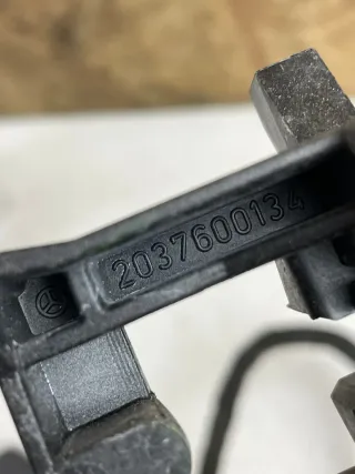 Mercedes C E-Klasse W203 W211 Lagerbügel Türgriff Außen Vorne Rechts A2037600134 - Bild 3