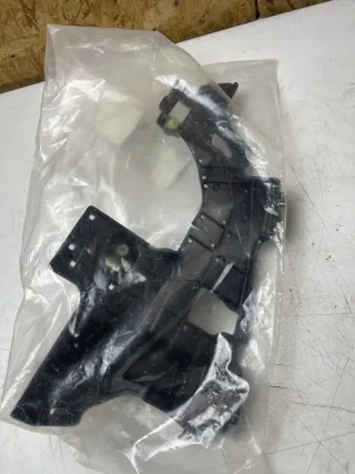 Mercedes C Klasse W205 Halter rechts A2058850200 Neu Original - Bild 4