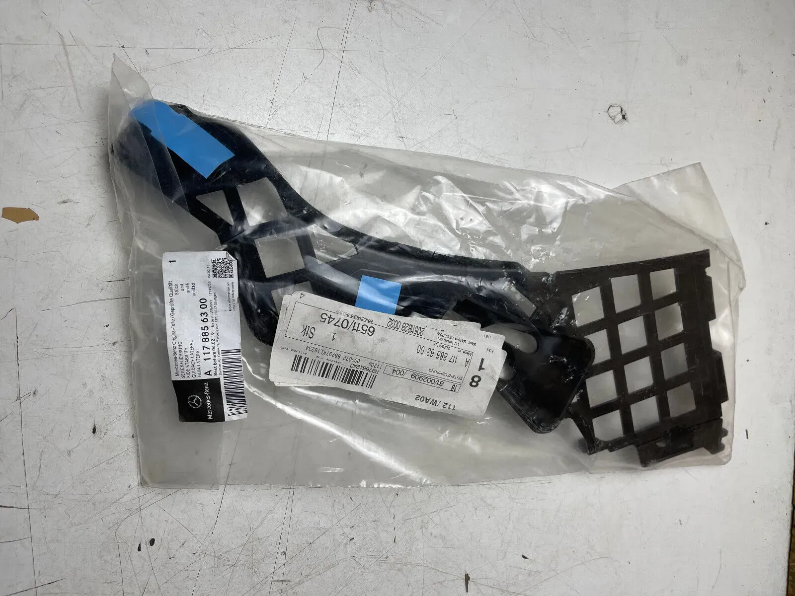 Mercedes CLA W117 Verstärker Stossfänger vorne links A1178856300 Neu Original - Bild 1