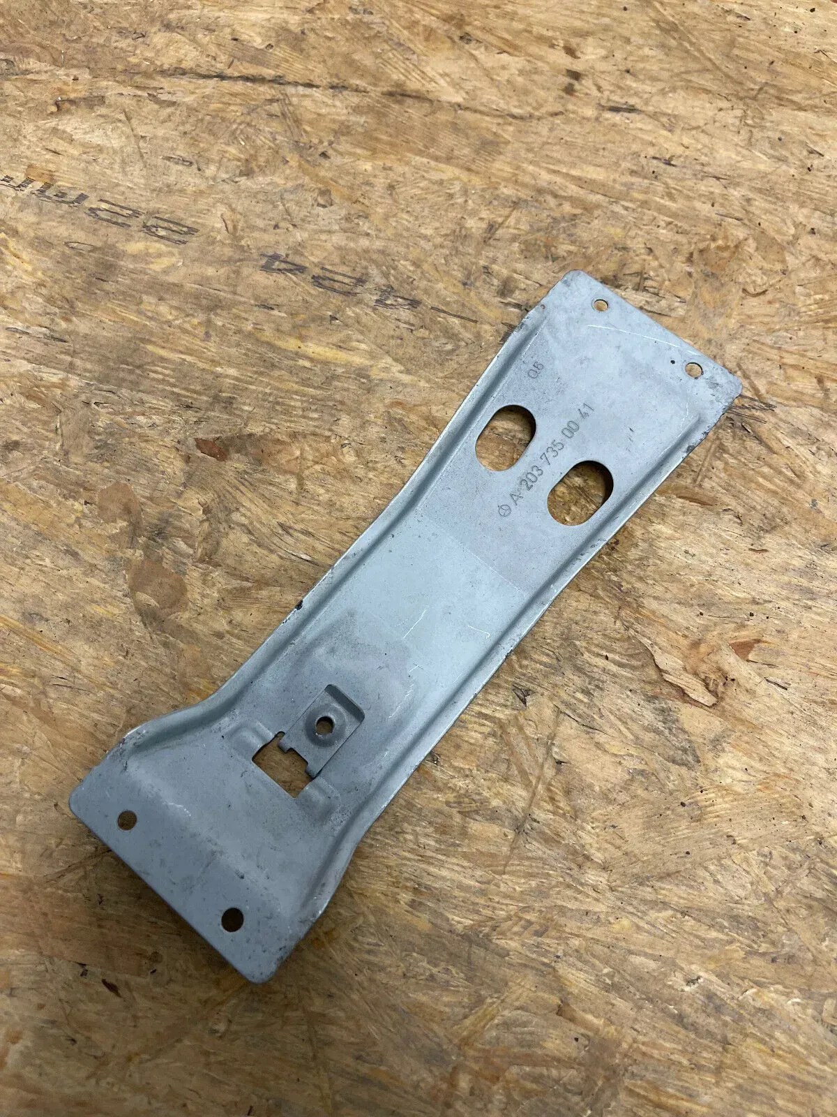 Mercedes Benz C-Klasse W203 Türhalterung Halterung A2037350041 - Bild 1
