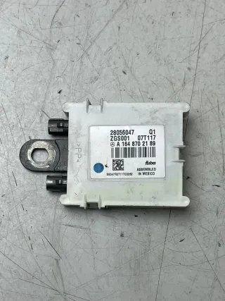 Mercedes Benz M-Klasse W164 ML W251 Antennenverstärker C-Säule - Bild 1
