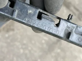 Mercedes W212 S212 Halter Träger Aufnahme Führung Stoßstange HL A2128800330 - Bild 4