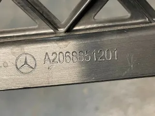 Mercedes W206 C-Klasse Grundträger Stoßstange A2068851201 - Bild 3