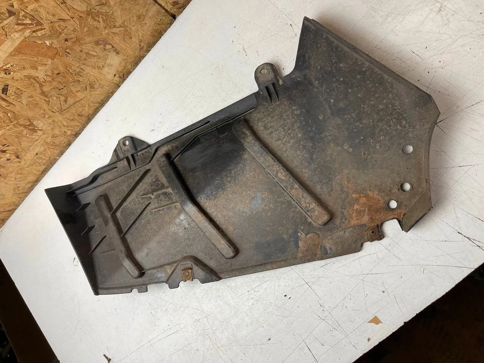 Mercedes W212 Unterfahrschutz Unterbodenschutz A2126101708 - Bild 1