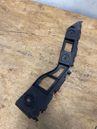 VW Polo V 6R Halter 2009-2014 Führung Halter Stoßstange Hinten Rechts 6R6807394A - Bild 1