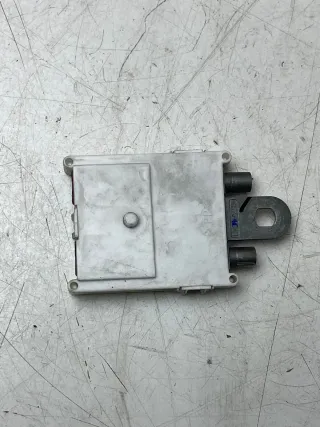 Mercedes Benz M-Klasse W164 ML W251 Antennenverstärker C-Säule - Bild 2