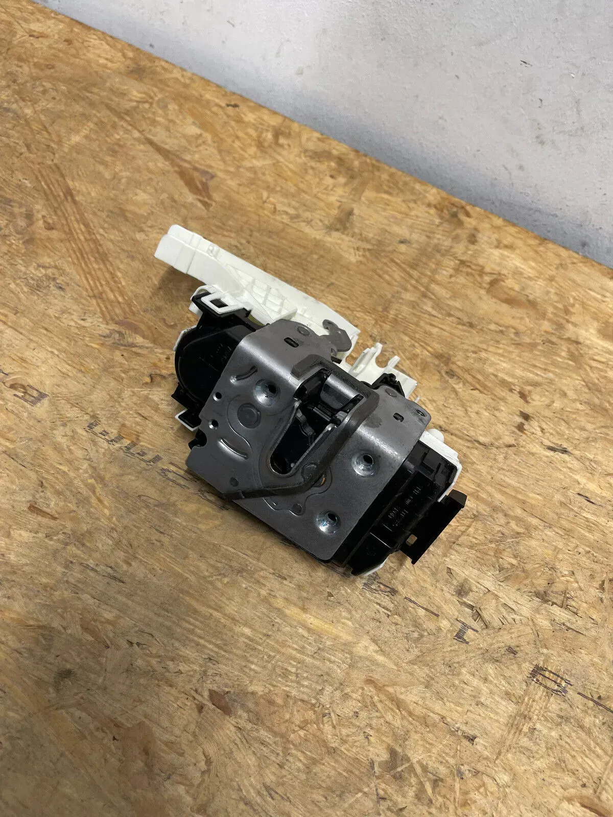 Mercedes W176 W246 Türschloss Türschloß Schloss rechts A1667200435 - Bild 1