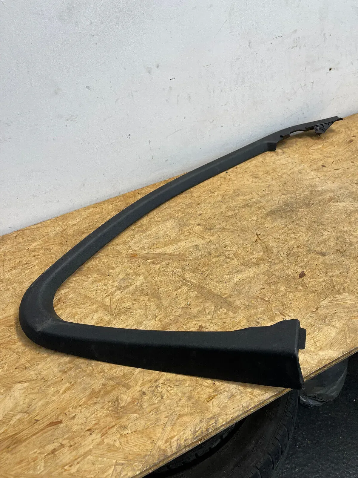 Mercedes C-Klasse W205 Türrahmen Verkleidung vorne links A2057270171 - Bild 1