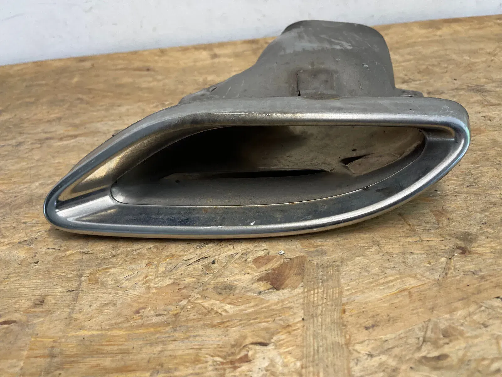 Mercedes Benz W213 Auspuff Endrohr Blende hinten links A2134903301 - Bild 1
