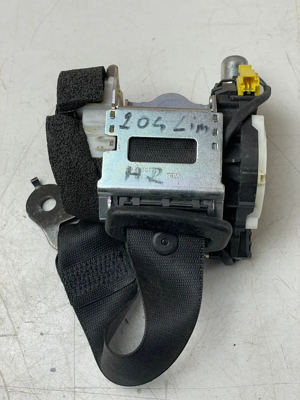 MERCEDES BENZ C-KLASSE W204 Sicherheitsgurt rechts hinten A2048600485 - Bild 1