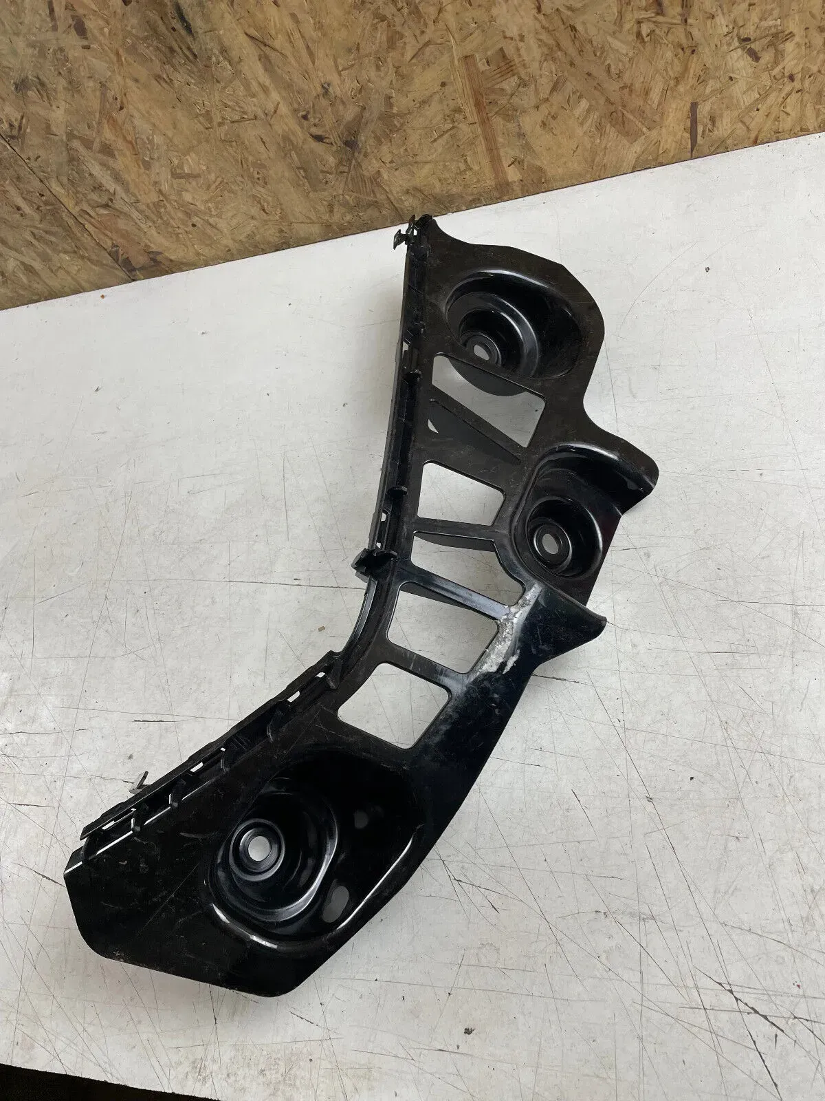 Mercedes-Benz CLA C118 X118 Halter Führung Stoßstange Hinten Rechts A1188853800 - Bild 1