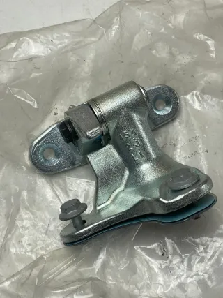 Mercedes R176 CLA Türscharnier hinten links A1767300337 Neu Original - Bild 2