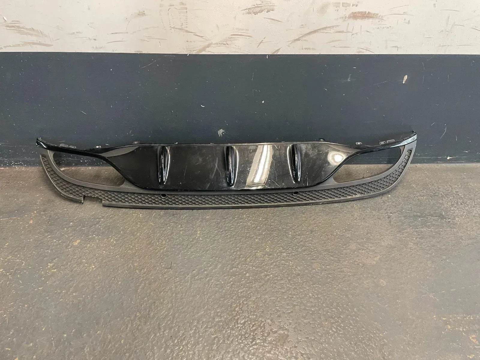 Mercedes Benz C-Klasse W205 AMG Diffusor A2058857338 - Bild 1