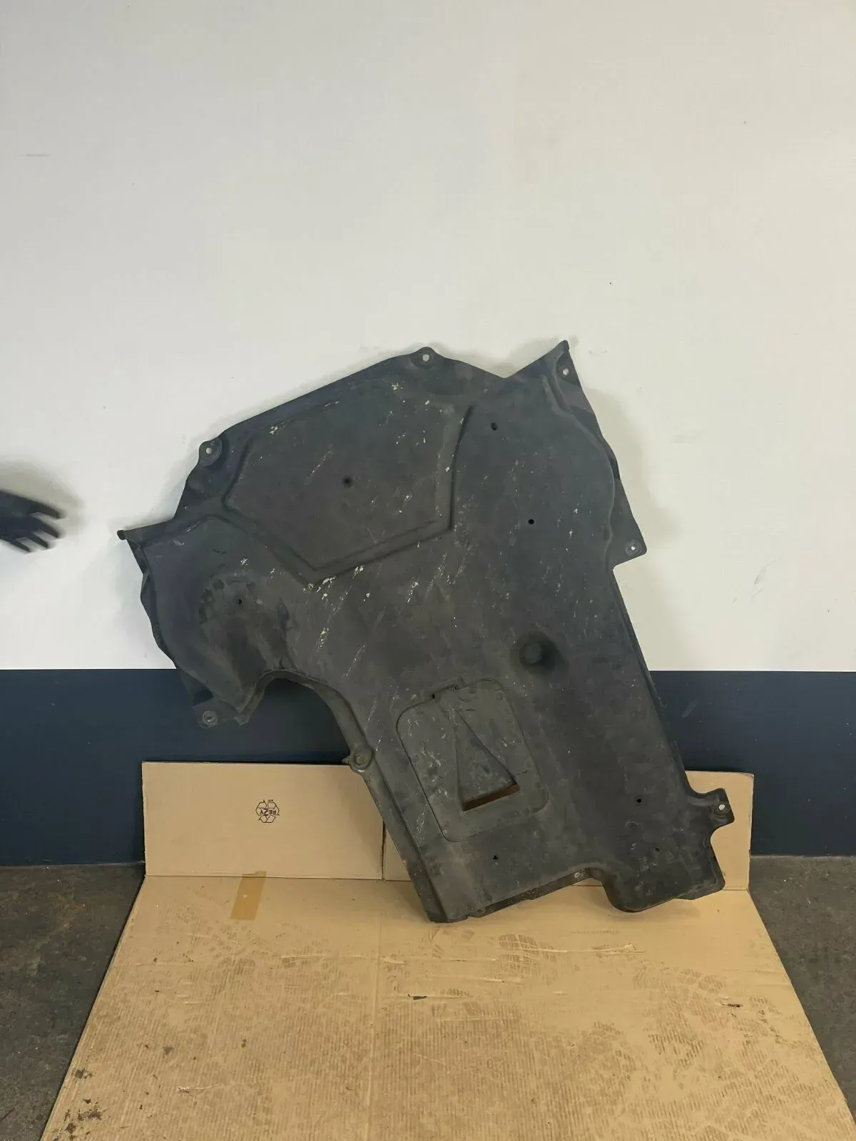 Mercedes Benz W204 Unterfahrschutz hinten Unterboden A2045202323 - Bild 1