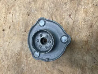 Mercedes C Klasse W205 Stoßdämpferhalterung Lager vorne links A2533230020 - Bild 2
