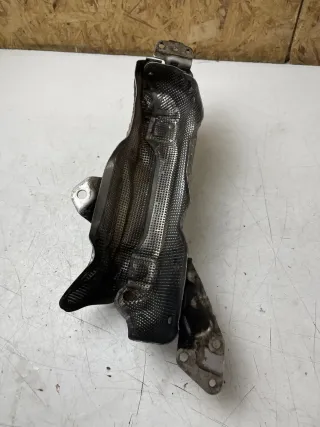 Mercedes-Benz W212 E-Klasse Abschirmblech Halter Krümmer Hitzeblech A6420903141 - Bild 1
