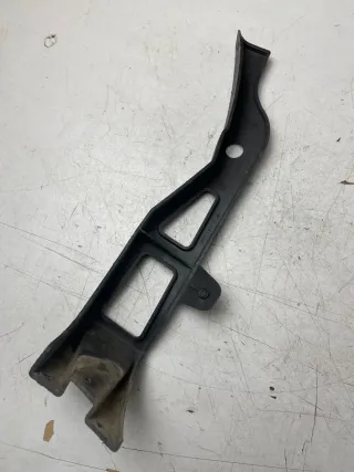 Mercedes Benz W176 AMG Vorne Stoßstange Tragschiene Halterung Links A1768851021 - Bild 2