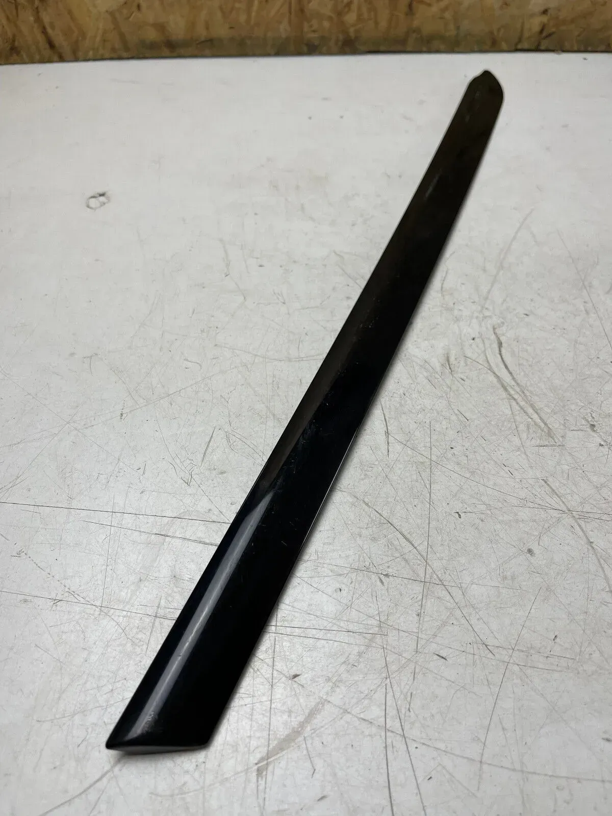 Mercedes W117 Kombi  Fensterverkleidung Links Hinten Schwarz A1176730300 - Bild 1