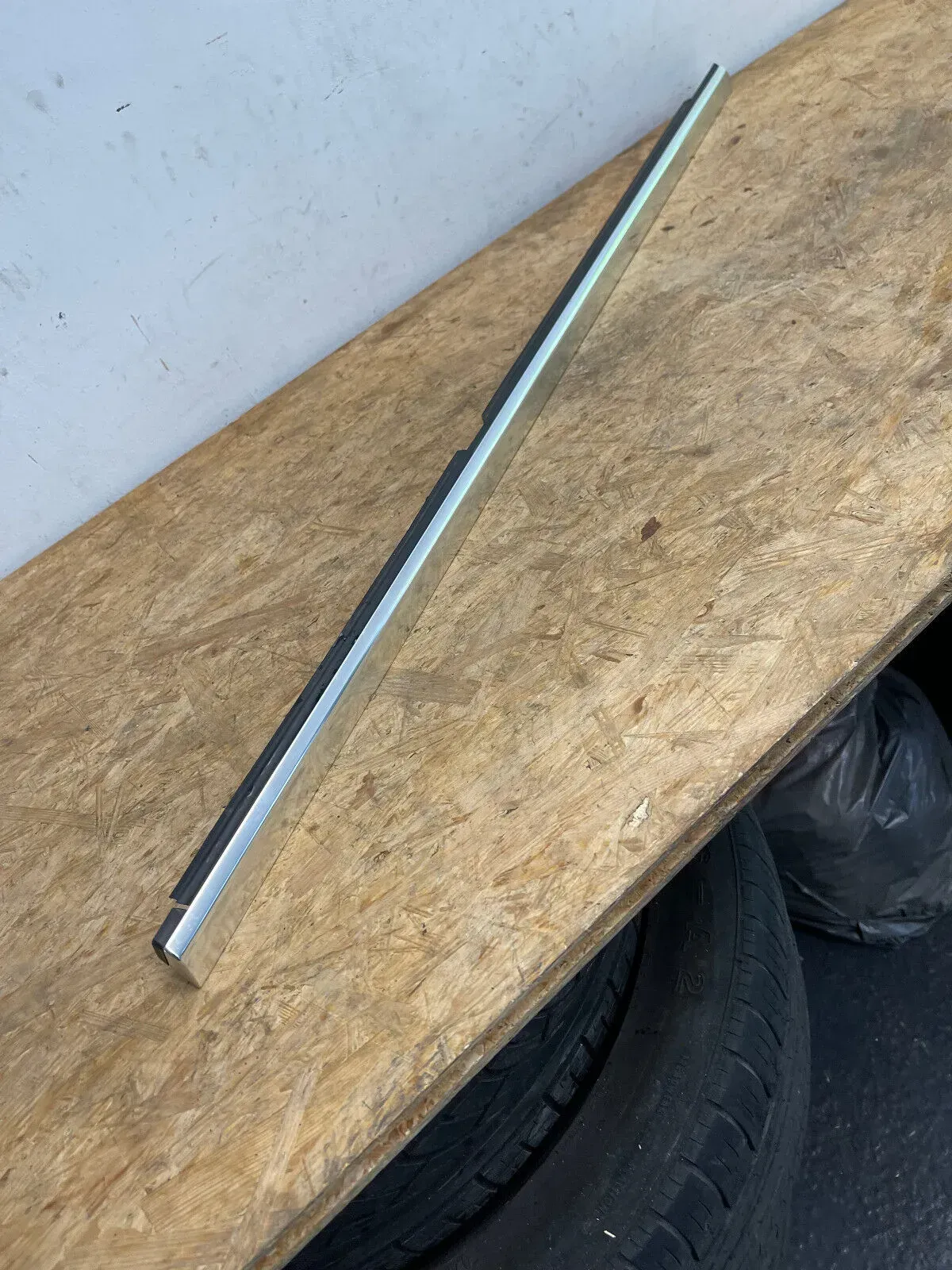 Mercedes-Benz C-KLASSE W205 Kombi Abdichtschiene Hinten Rechts  A2057300624 - Bild 1