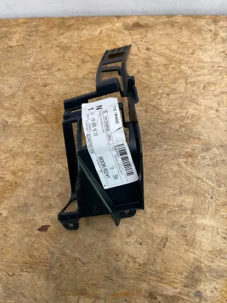 Mercedes W118 CLA Stoßstangenhlater Halter Träger Stoßtange Rechts  A1188851602 - Bild 2