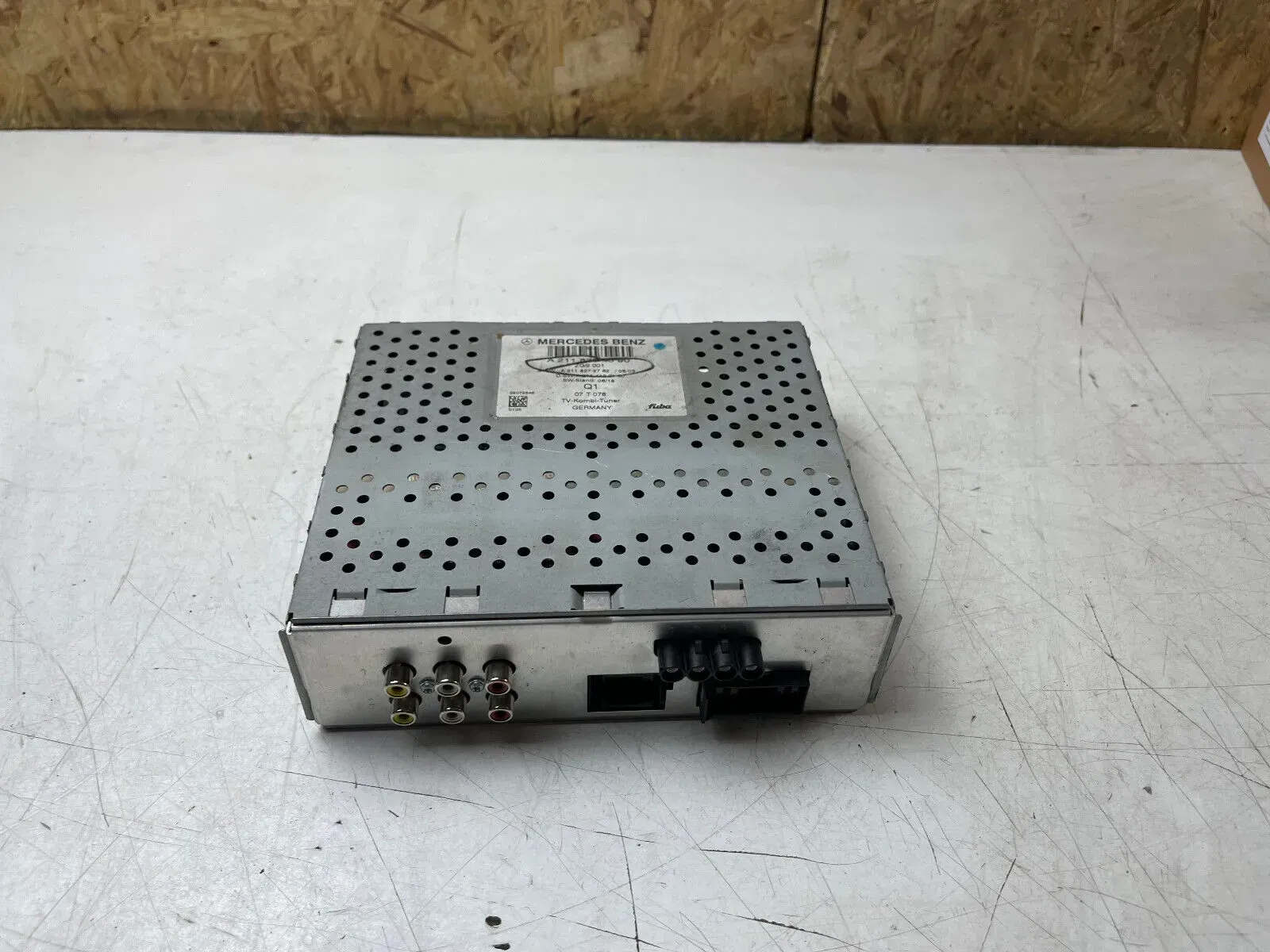 Mercedes Benz W211 W164 TV Tuner Empfang / TV Tuner Steuergerät A2118272762 - Bild 1