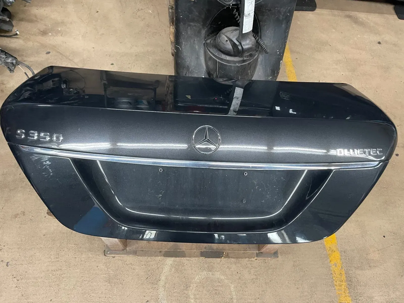 ORIGINAL MERCEDES W221 046  HECKKLAPPE - Bild 1