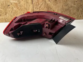 Mercedes E Klasse W212 Rückleuchte LED links aussen A2129068702 beschädigt - Bild 3