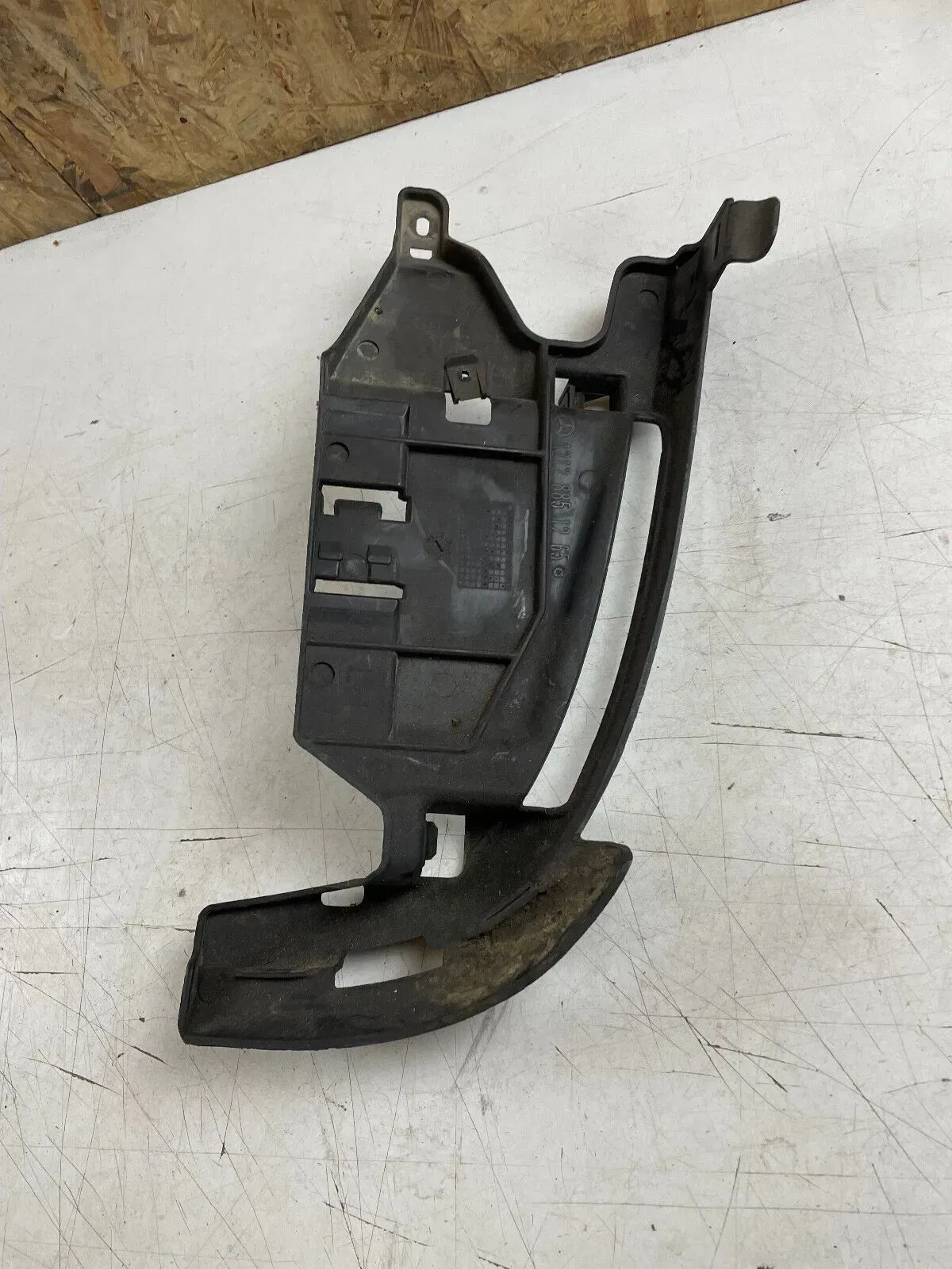 Mercedes W212 E-Klasse  Grundträger Verstärkung Stoßstange links A2128851265 - Bild 1