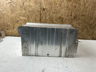 Mercedes W205 Batteriebox Alubox Alugehäuse Batterie A2056109801 A2056109701 - Bild 6