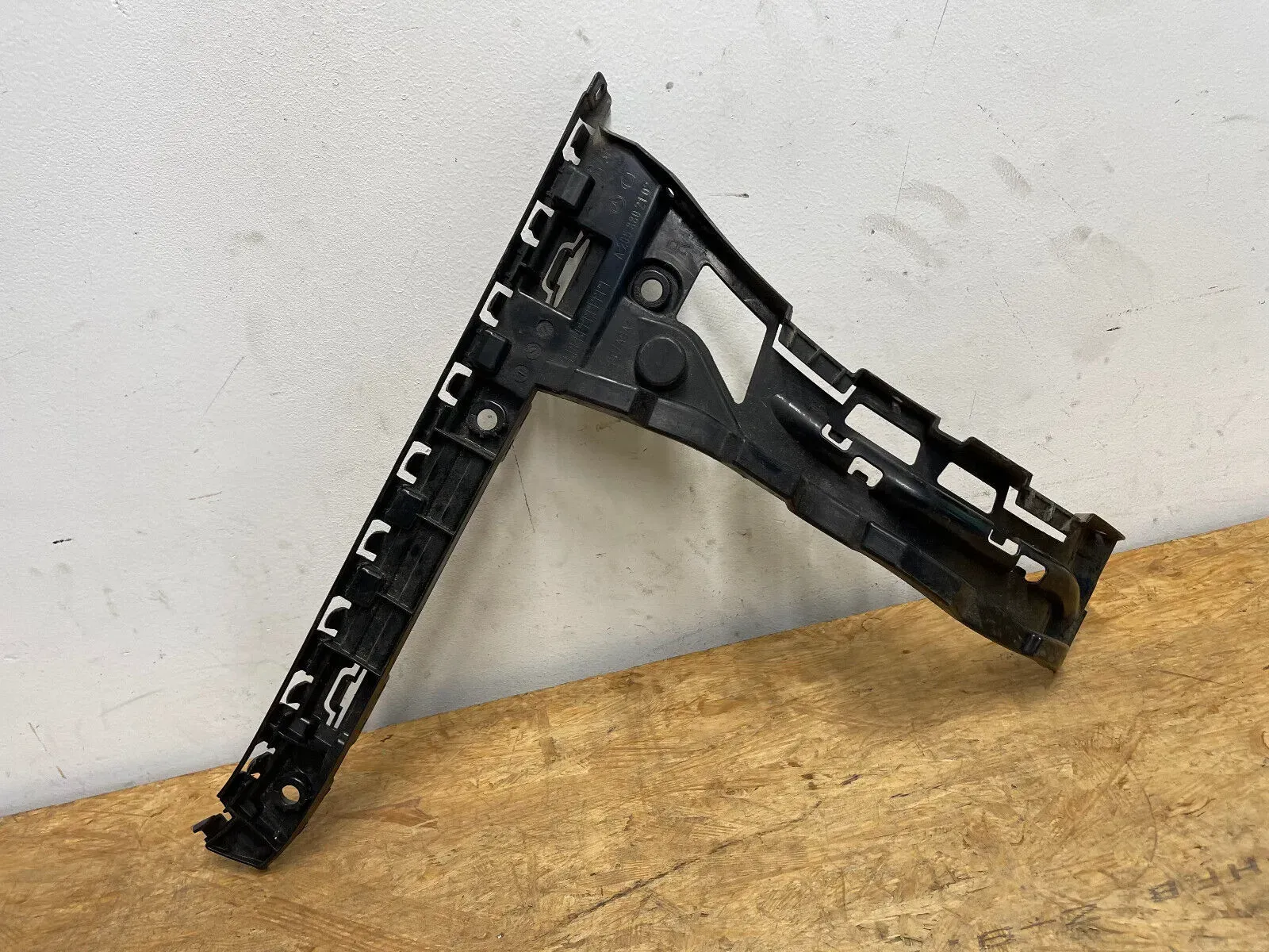 Mercedes W205 Stoßstangenhalter Halterung hinten links A2058802102 - Bild 1