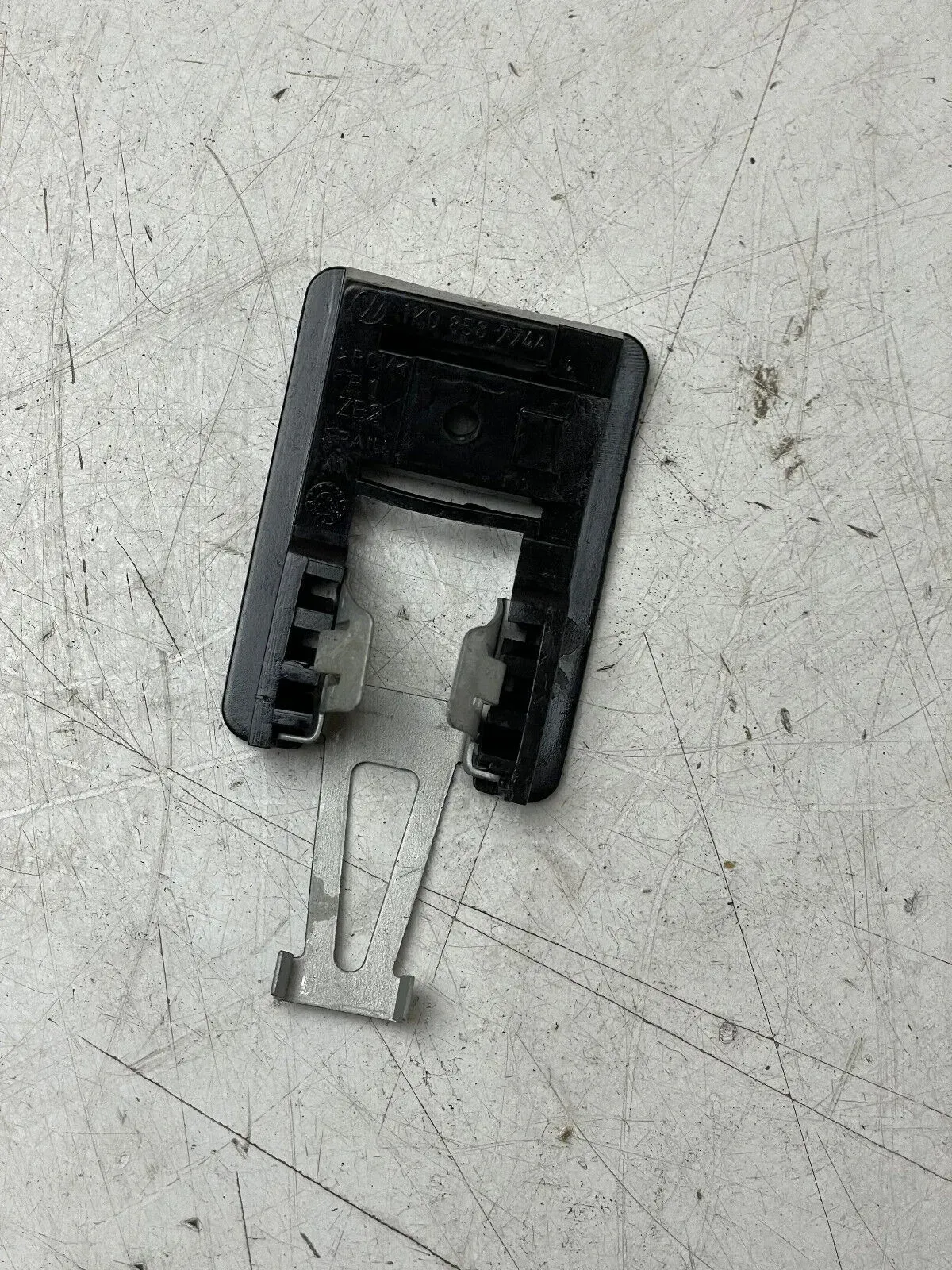VW Golf 5 Halter Halterung Sonnenblende 1K0858774A  Original - Bild 1