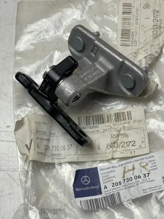 Mercedes-Benz GLC X253 Türscharnier hinten rechts oben A2057300637 NEU ORIGINAL - Bild 1