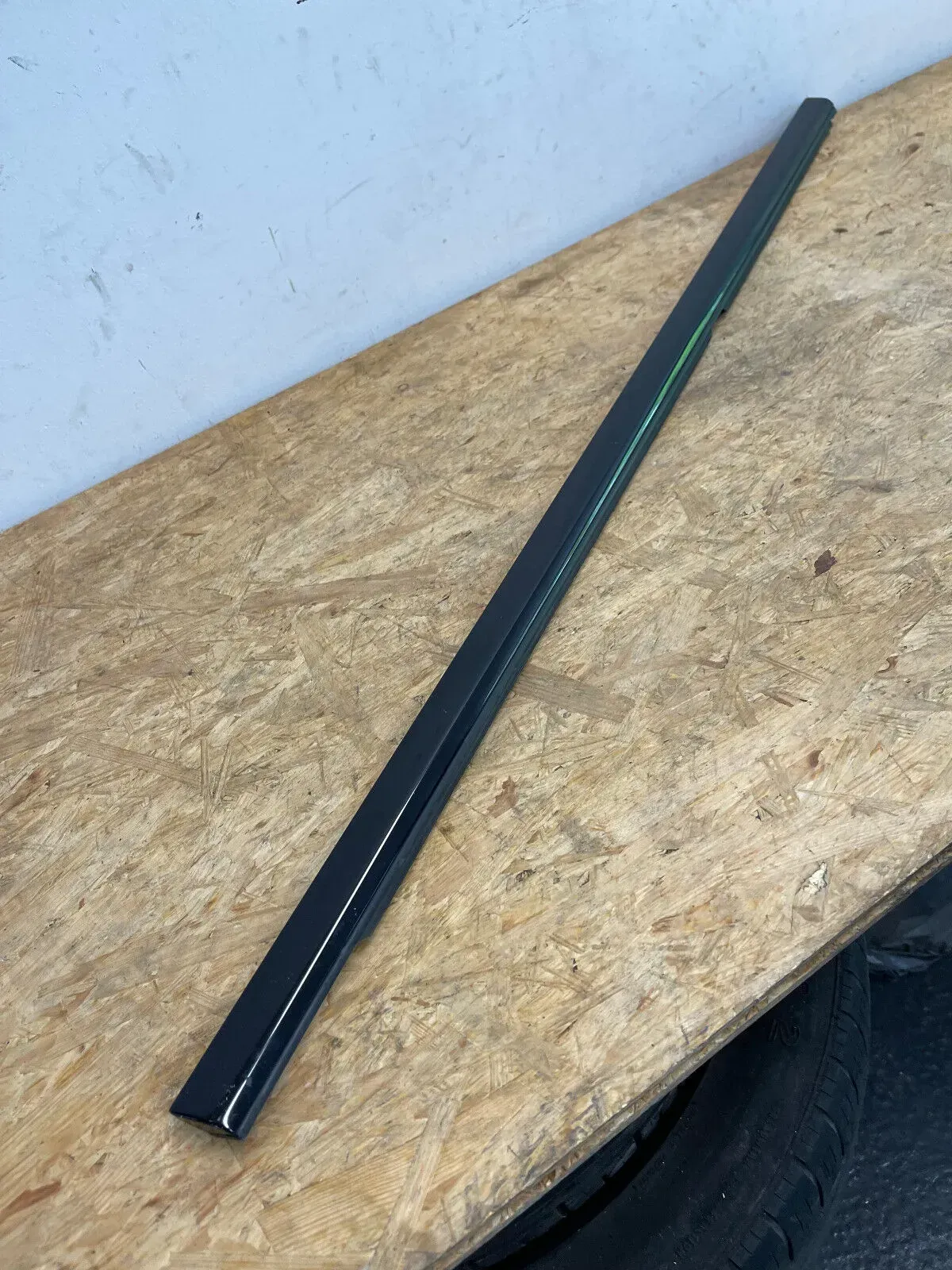 Mercedes S205 W205 Abdichtschiene Leiste Türleiste rechts hinten A2057303801 - Bild 1