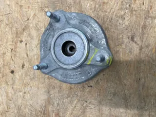 Mercedes C Klasse W205 Stoßdämpferhalterung Lager vorne links A2533230020 - Bild 1